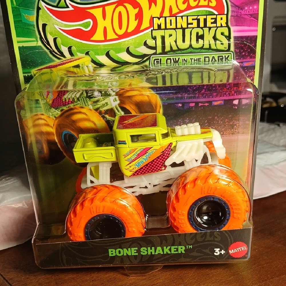 Hot Wheels Monster Trucks Bone Shaker — Glow-in-the-Dark Yellow & Orange